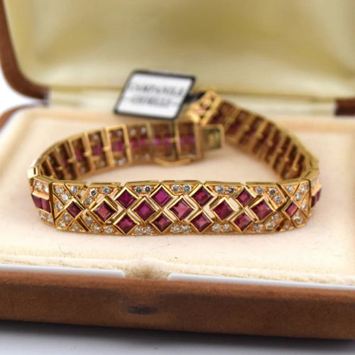 Bracelet Bracelet vintage en or jaune 18 carats avec rubis et diamants 58 Facettes BR99
