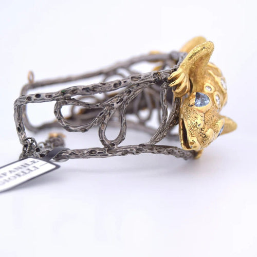 Bracelet Bracelet rigide motif gecko en or 18 carats, diamants et saphirs 58 Facettes BR113