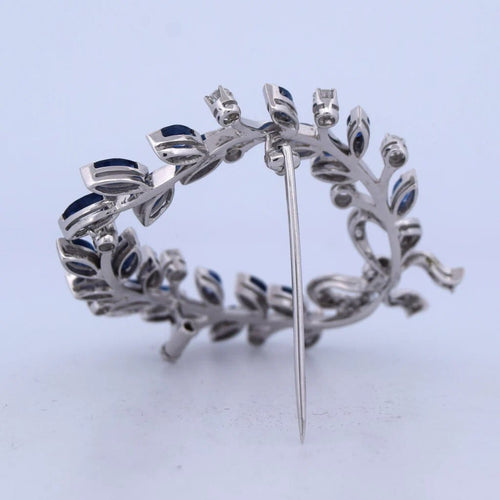 Broche Spilla vintage en or blanc 18 kt avec saphirs et diamants 58 Facettes SP9 '(00029)