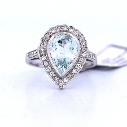 Bague 54 Bague en or blanc 18 carats avec aigue-marine et diamants 58 Facettes
