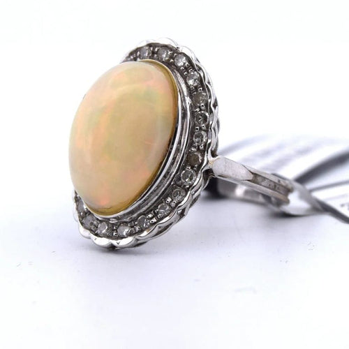 Bague 51 Bague en or 18 carats avec opale et diamants 58 Facettes