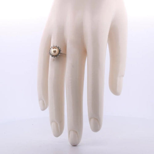 Bague 53 Bague en or blanc 18 carats avec perle naturelle et diamants 58 Facettes