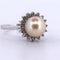 Bague 53 Bague en or blanc 18 carats avec perle naturelle et diamants 58 Facettes