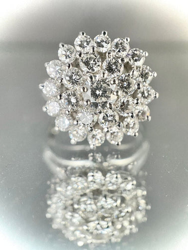 Bague 60 Bague fleur en or blanc 18 carats et diamants 58 Facettes