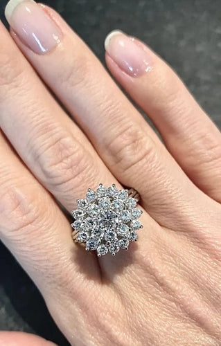 Bague 60 Bague fleur en or blanc 18 carats et diamants 58 Facettes