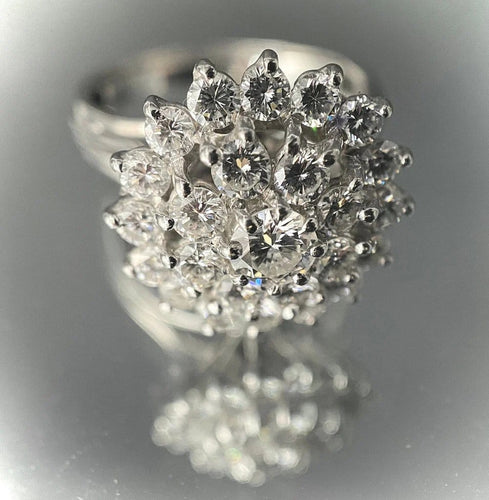 Bague 60 Bague fleur en or blanc 18 carats et diamants 58 Facettes