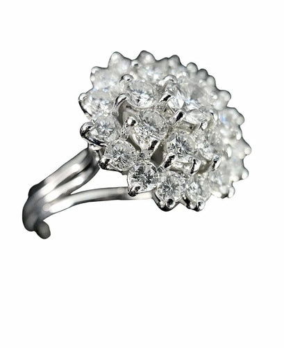 Bague 60 Bague fleur en or blanc 18 carats et diamants 58 Facettes