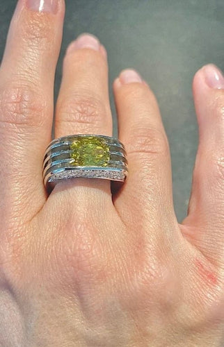 Bague 56 Bague en platine - Diamant jaune taille radiant 3,28 ct 58 Facettes