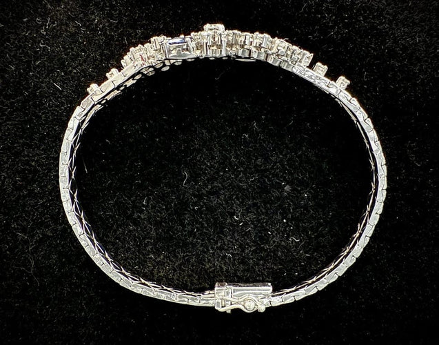 Bracelet Bracelet maille écaille en or blanc 18 carats, diamants et saphirs 58 Facettes