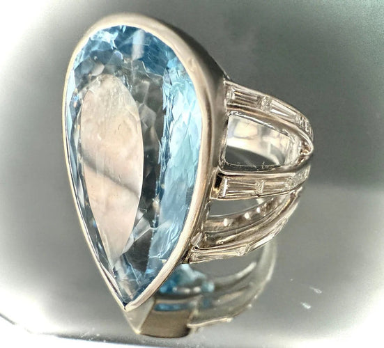 Bague 58 Bague en or blanc 18 carats, topaze et diamants 58 Facettes
