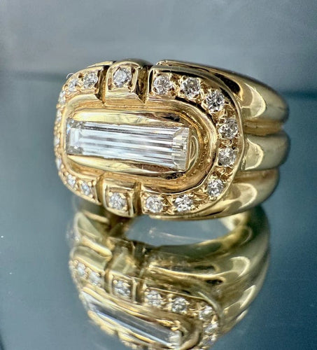Bague 51 Bague en or jaune 18 carats avec diamant baguette 1 ct et diamants 58 Facettes