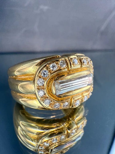 Bague 51 Bague en or jaune 18 carats avec diamant baguette 1 ct et diamants 58 Facettes