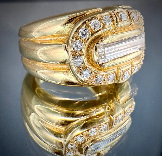 Bague 51 Bague en or jaune 18 carats avec diamant baguette 1 ct et diamants 58 Facettes