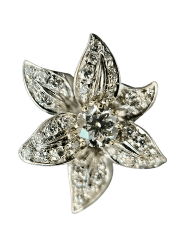 Bague 53.5 Bague fleur en or blanc 18 carats et diamants 58 Facettes