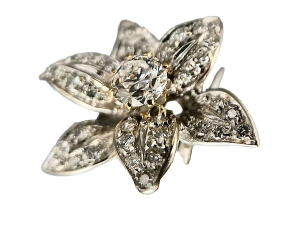 Bague 53.5 Bague fleur en or blanc 18 carats et diamants 58 Facettes