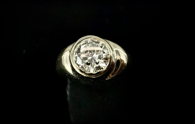 Bague 53.5 Bague jonc homme en or jaune 18 carats avec diamant 0,85 ct 58 Facettes