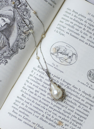 Collier Collier Art déco pendentif goutte en platine, or jaune 18k, perle mabé et diamants 58 Facettes