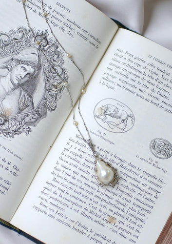 Collier Collier Art déco pendentif goutte en platine, or jaune 18k, perle mabé et diamants 58 Facettes