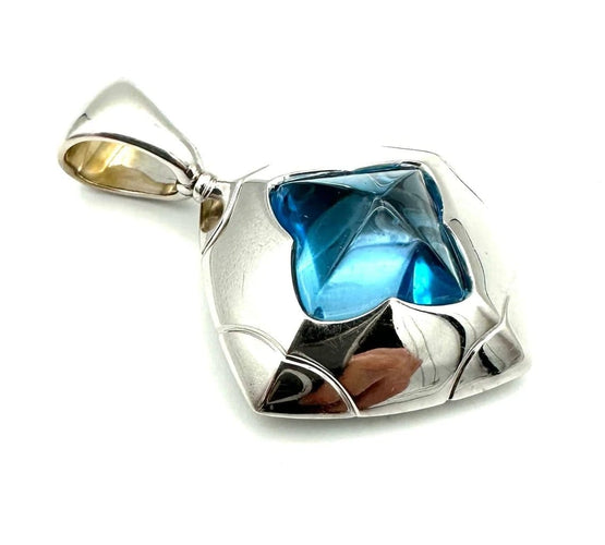 Pendentif BVLGARI Pyramide - Pendentif en or blanc et topaze bleue 58 Facettes