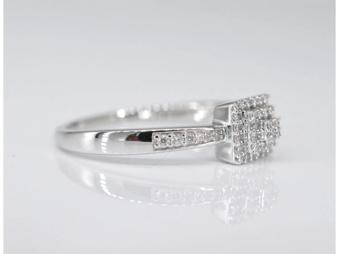 Bague 54 Bague entourage en or blanc 14 carats avec diamants 58 Facettes 2007