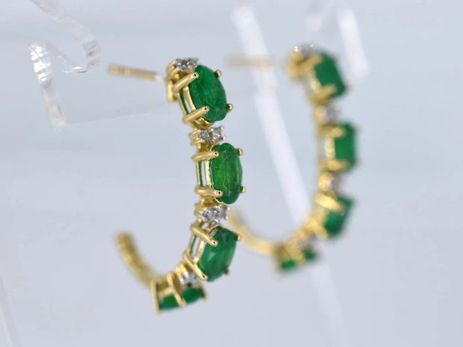 Boucles d'oreilles Boucles d'oreilles en or 14 carats avec diamants et émeraudes 58 Facettes 2135