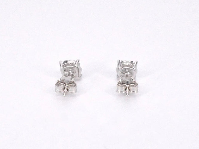 Boucles d'oreilles Boucles d'oreilles en or blanc 14 carats serties de diamants 58 Facettes 2157