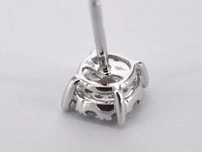 Boucles d'oreilles Boucles d'oreilles en or blanc 14 carats serties de diamants 58 Facettes 2157