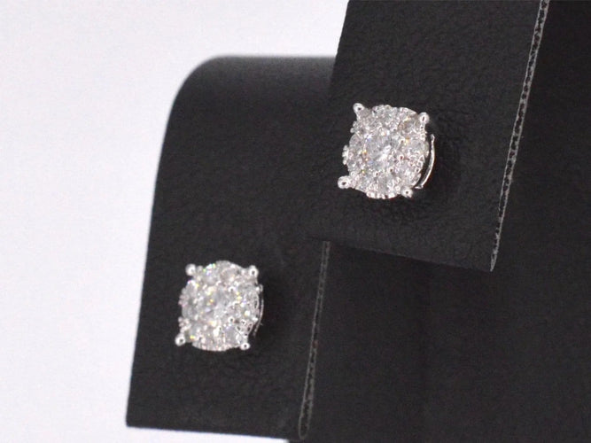 Boucles d'oreilles Boucles d'oreilles en or blanc 14 carats serties de diamants 58 Facettes 2157