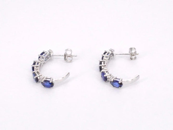 Boucles d'oreilles Boucles d’oreilles en or blanc 14 carats avec diamants et saphir 58 Facettes 2130