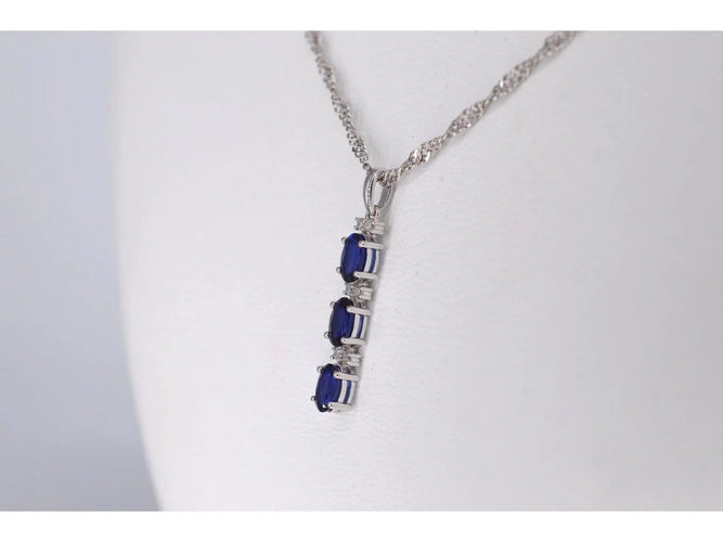Pendentif Pendentif en or blanc 14 carats avec diamants et saphir 58 Facettes 2136