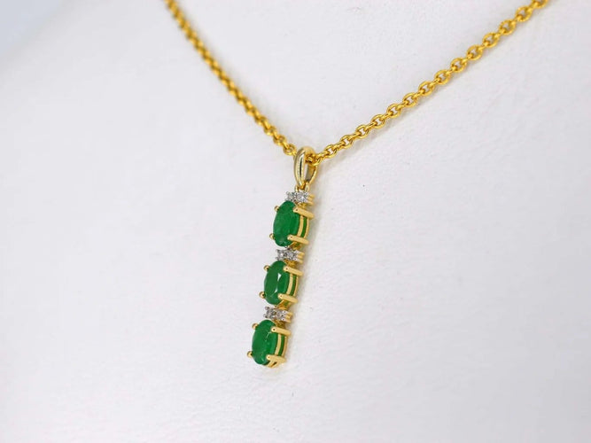 Pendentif Pendentif en or 14 carats avec diamant et émeraude 58 Facettes 2141