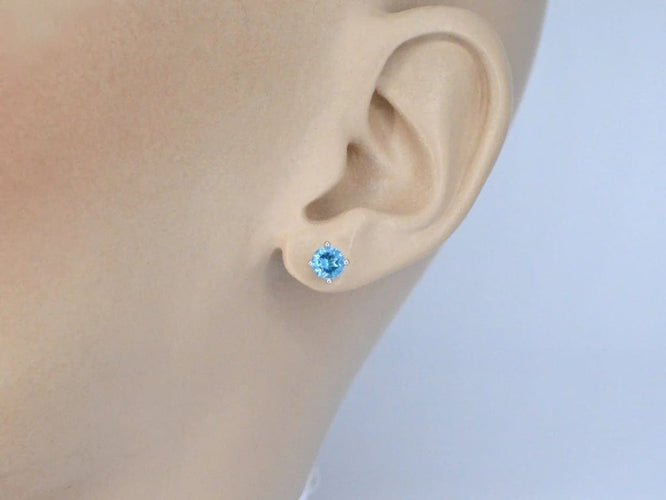 Boucles d'oreilles Boucles d’oreilles en or blanc 14 carats avec topaze et diamant 58 Facettes 2201
