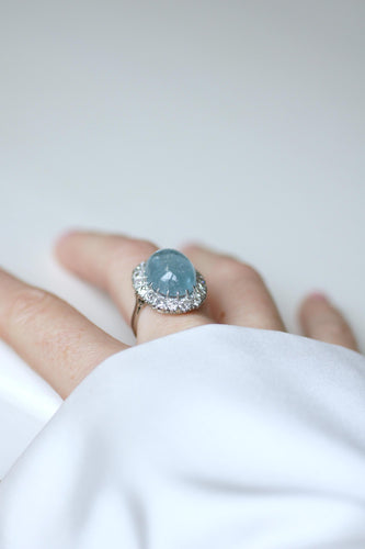 Bague 53.5 Bague marguerite cabochon en or blanc et platine, aigue-marine et diamants 58 Facettes