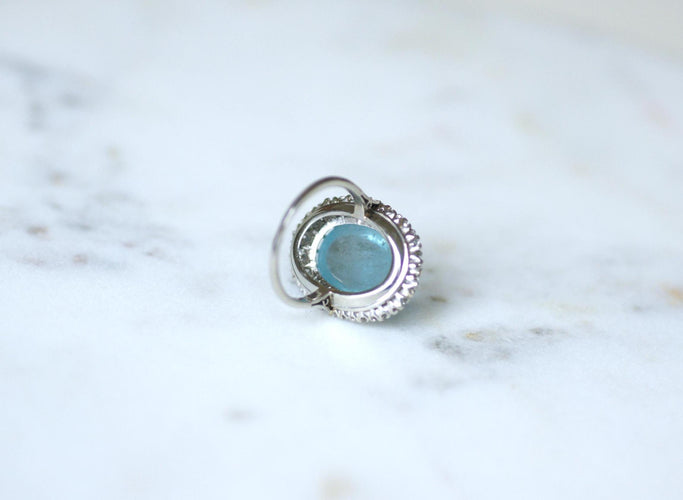 Bague 53.5 Bague marguerite cabochon en or blanc et platine, aigue-marine et diamants 58 Facettes