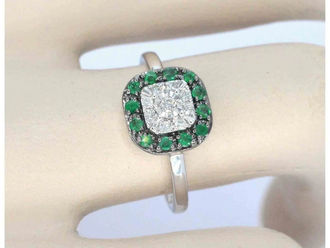 Bague 54 Bague en or blanc 14 carats avec diamants et émeraude 58 Facettes 2315
