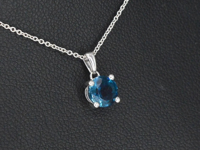 Pendentif Pendentif en or blanc 14 carats orné de topaze 58 Facettes 2331
