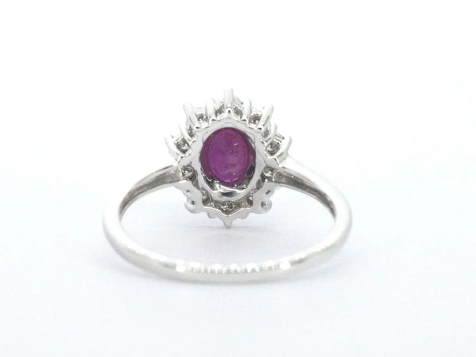 Bague 54 Bague entourage en or blanc 14 carats avec rubis et diamants 58 Facettes 2346
