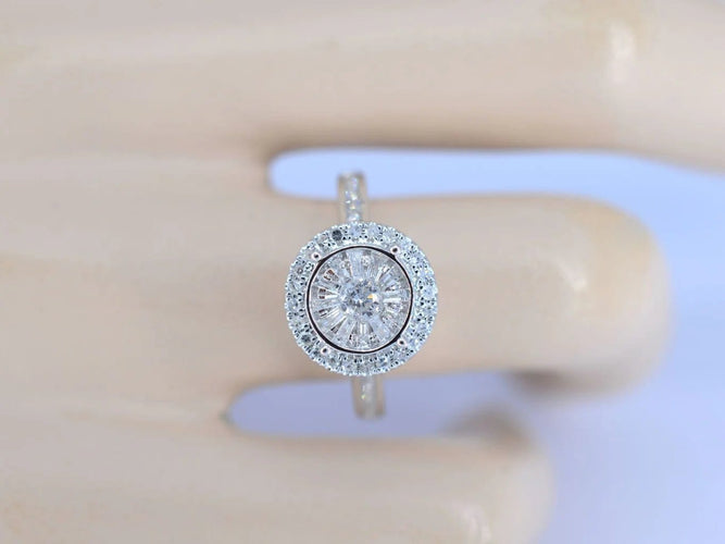 Bague 54 Bague d'entourage en or blanc avec diamants 58 Facettes 2008