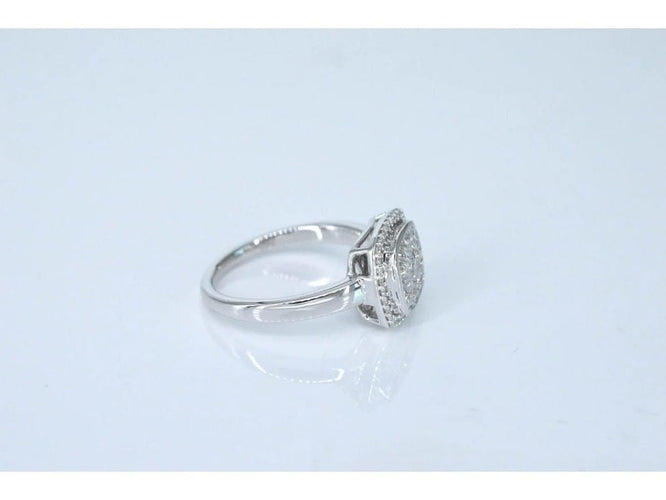 Bague 54 Bague d'entourage en or blanc 14 carats avec diamants 58 Facettes 2035