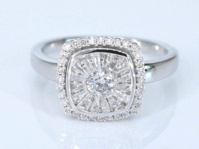 Bague 54 Bague d'entourage en or blanc 14 carats avec diamants 58 Facettes 2035