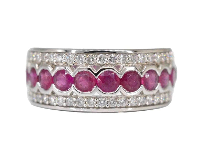 Bague 54 Bague pavée en or blanc 14 carats avec diamants et rubis 58 Facettes 2058