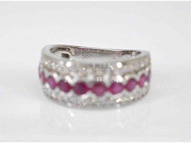 Bague 54 Bague pavée en or blanc 14 carats avec diamants et rubis 58 Facettes 2058