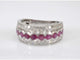 Bague 54 Bague pavée en or blanc 14 carats avec diamants et rubis 58 Facettes 2058