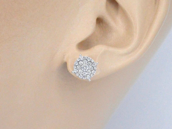 Boucles d'oreilles Boucles d’oreilles en or blanc 14 carats avec diamant taille brillant 58 Facettes 2108