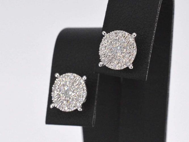 Boucles d'oreilles Boucles d’oreilles en or blanc 14 carats avec diamant taille brillant 58 Facettes 2108