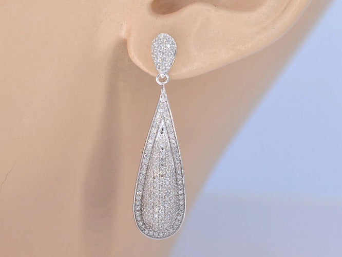 Boucles d'oreilles Boucles d’oreilles en or blanc 14 carats serties de diamants 58 Facettes 2159