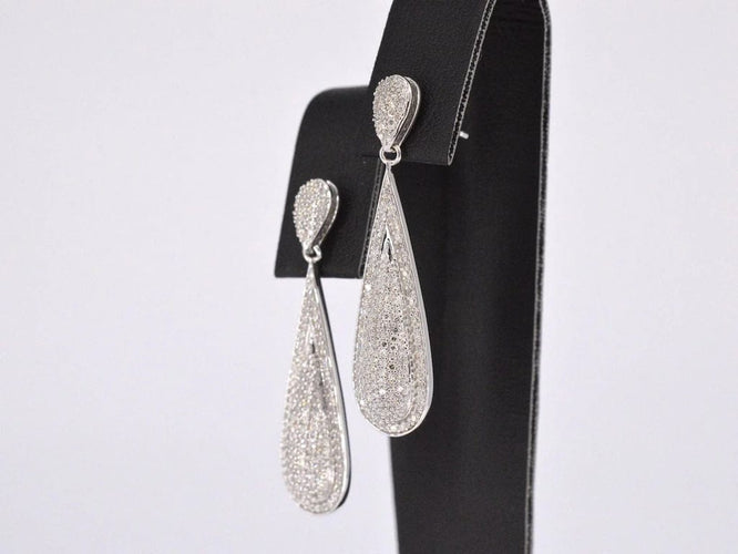 Boucles d'oreilles Boucles d’oreilles en or blanc 14 carats serties de diamants 58 Facettes 2159