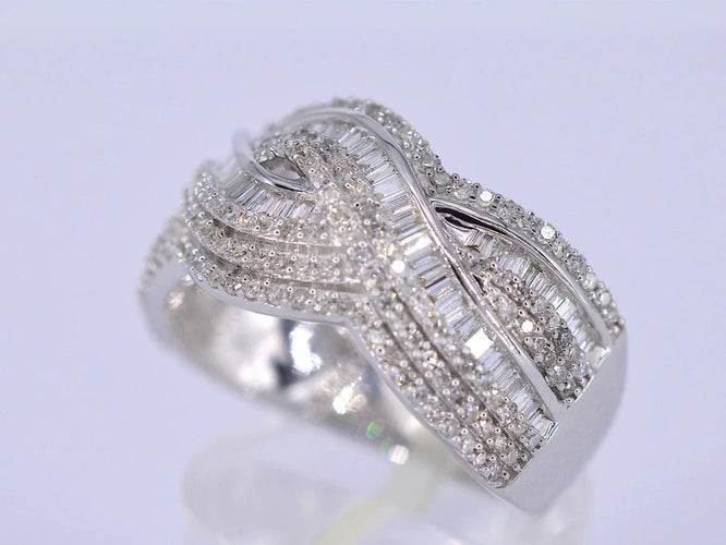 Bague 54 Bague en or blanc 14 carats sertie de diamants taille brillant 58 Facettes 2169