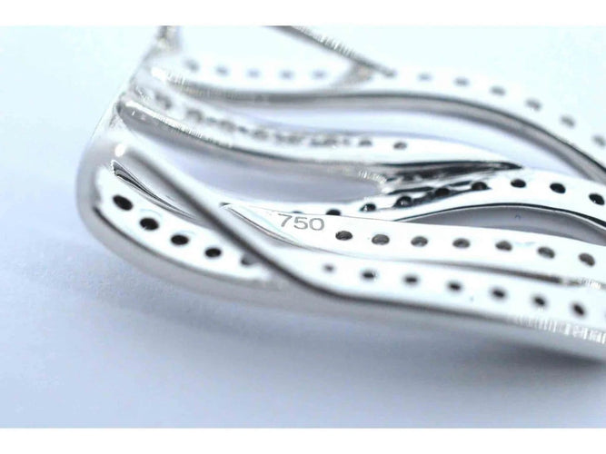 Pendentif Pendentif design en or blanc et diamants 58 Facettes 2242