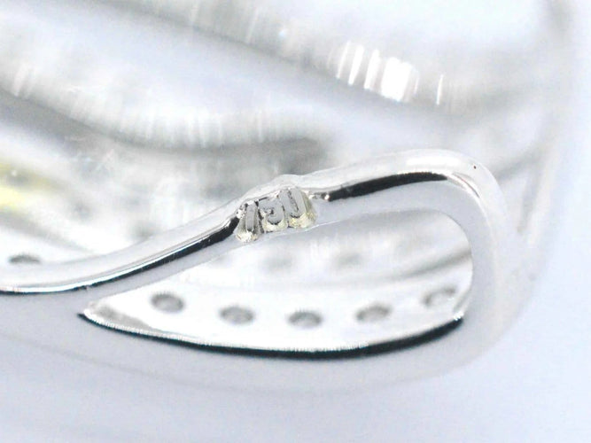Pendentif Pendentif design en or blanc et diamants 58 Facettes 2242